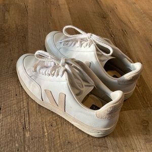 Vejas V-12 extra white sable trainers